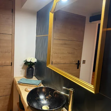 La Des Murmures Apartment *